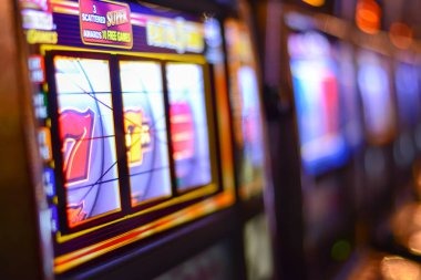 erek2 46 mobile app interface showing live football matches and casino games